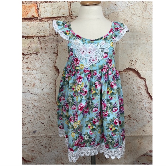 HP-NWT Tip Toeing Roses Crochet Hem Dress - Picture 2 of 12